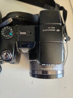 SONY Cyber-shot DSC-H7 BUNDLE with X1.7 TELE CONVERSION LENS extra lens